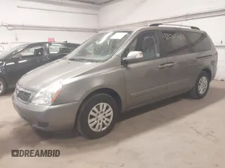 2011 Kia Sedona LX with VIN KNDMG4C78B6363742, listed as a IAAI auction lot 42063426 with 199,828 mi miles. Bid and sale history available at carsss.com. Image 2.