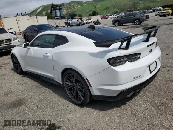 2023 Chevrolet Camaro ZL1 z VIN 1G1FK1R60P0105089, wystawiony jako Copart lot #51272845 z przebiegiem 22 478 mil mil oraz Szkody całkowita. Historia ofert i sprzedaży dostępna na DreamBid. Obrazek 2.