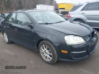 2010 Volkswagen Jetta Sedan Limited with VIN 3VWRZ7AJ6AM107076, listed as a IAAI auction lot 42018371 with 146,134 mi miles. Bid and sale history available at carsss.com. Image 1.