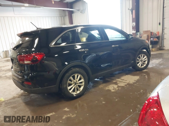 2019 Kia Sorento LX V6 with VIN 5XYPGDA58KG522979, listed as a IAAI auction lot 41553101 with 44,287 mi miles. Bid and sale history available at carsss.com. Image 4.