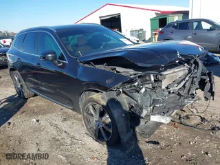 2018 Volvo XC60 Inscription with VIN YV4A22RL2J1081874, listed as a IAAI auction lot 41330217 with 100,611 mi miles. Bid and sale history available at carsss.com. Image 1.