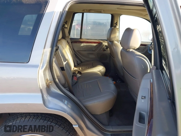 2001 Jeep Grand Cherokee Limited with VIN 1J4GW58N61C670589, listed as a IAAI auction lot 41817712 with 185,905 mi miles. Bid and sale history available at carsss.com. Image 8.