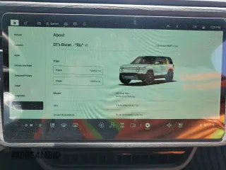 2025 Rivian R1S Adventure z VIN 7PDSGBBA2SN052590, wystawiony jako Copart lot #48431075 z przebiegiem 11 065 mil mil oraz Szkody całkowita. Historia ofert i sprzedaży dostępna na DreamBid. Obrazek 9.