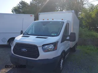 2019 Ford Transit z VIN 1FDBF8ZM9KKA83958, wystawiony jako IAAI lot #42621460 z przebiegiem 134 704 mil mil oraz . Historia ofert i sprzedaży dostępna na DreamBid. Obrazek 2.