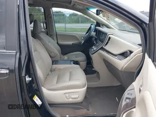 2017 Toyota Sienna XLE Auto Access Seat с VIN 5TDYZ3DC9HS875505, выставлен на аукционе IAAI как лот 42101924 с пробегом Не указан миль и . История ставок и продаж доступна на DreamBid. Изображение 5.