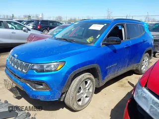 2022 Jeep Compass Latitude with VIN 3C4NJCBB9NT214210, listed as a IAAI auction lot 42039517 with 25,062 mi miles and . Bid and sale history available at carsss.com. Image 18.