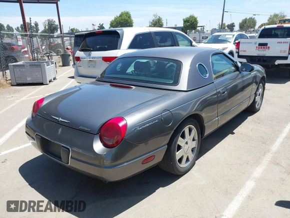 2003 Ford Thunderbird Deluxe z VIN 1FAHP60AX3Y109880, wystawiony jako IAAI lot #42336922 z przebiegiem 213 477 mil mil oraz . Historia ofert i sprzedaży dostępna na DreamBid. Obrazek 4.
