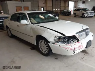 2005 Lincoln Town Car Signature Limited with VIN 1LNHM82W15Y638737, listed as a IAAI auction lot 41764583 with NaN miles. Bid and sale history available at carsss.com. Image 1.