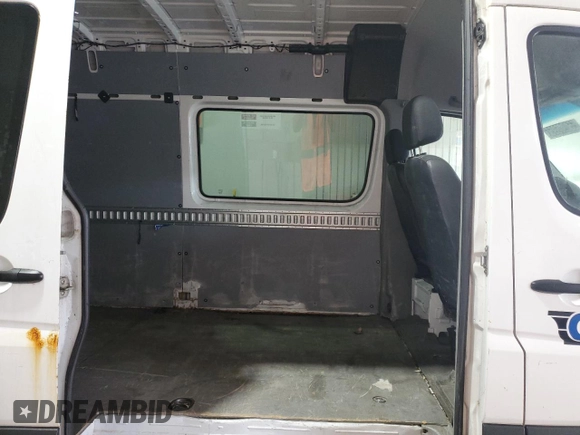 2011 Freightliner Sprinter z VIN WDRPE8CC7B5506404, wystawiony jako Copart lot #55090695 z przebiegiem 360 357 mil mil oraz Czysty tytuł • Clean title. Historia ofert i sprzedaży dostępna na DreamBid. Obrazek 11.