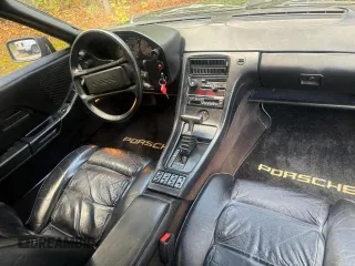 1982 Porsche 928 z VIN WP0JA0926CS821991, wystawiony jako Copart lot #76843574 z przebiegiem 84 762 mil mil oraz Tytuł czysty. Historia ofert i sprzedaży dostępna na DreamBid. Obrazek 9.