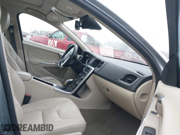 2013 Volvo S60 T5 Premier z VIN YV1612FS3D2193289, wystawiony jako IAAI lot #41534227 z przebiegiem 117 152 mil mil oraz . Historia ofert i sprzedaży dostępna na DreamBid. Obrazek 5.
