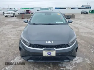 2022 Kia Forte LXS z VIN 3KPF24AD6NE440364, wystawiony jako IAAI lot #41581237 z przebiegiem 52 553 mil mil oraz . Historia ofert i sprzedaży dostępna na DreamBid. Obrazek 12.