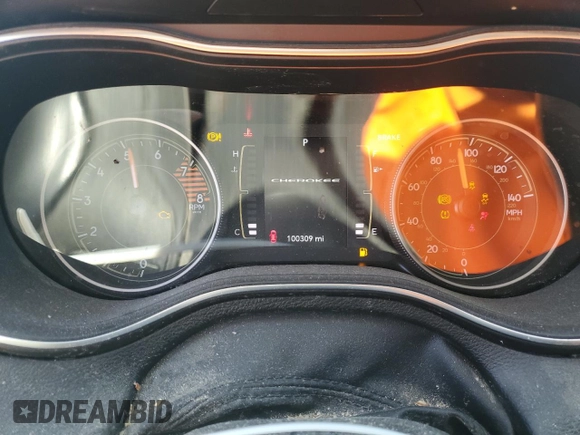 2020 Jeep Cherokee Latitude Plus z VIN 1C4PJMLX9LD505933, wystawiony jako Copart lot #50607275 z przebiegiem 100 309 mil mil oraz Szkoda całkowita • Salvage title. Historia ofert i sprzedaży dostępna na DreamBid. Obrazek 9.