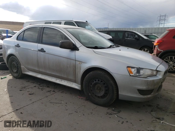 2010 Mitsubishi Lancer DE z VIN JA32U1FU2AU011815, wystawiony jako Copart lot #46727565 z przebiegiem 131 741 mil mil oraz Czysty tytuł • Clean title. Historia ofert i sprzedaży dostępna na DreamBid. Obrazek 4.