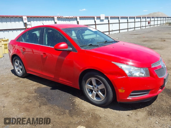 2014 Chevrolet Cruze 1LT z VIN 1G1PC5SB3E7127267, wystawiony jako IAAI lot #42632810 z przebiegiem 148 772 mil mil oraz . Historia ofert i sprzedaży dostępna na DreamBid. Obrazek 1.