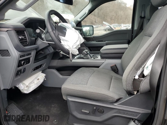 2024 Ford F-150 Lightning Flash z VIN 1FT6W3L78RWG03307, wystawiony jako Copart lot #51422915 z przebiegiem 3621 mil mil oraz Szkody całkowita. Historia ofert i sprzedaży dostępna na DreamBid. Obrazek 7.