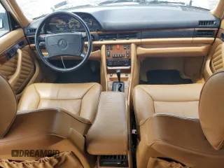 1990 Mercedes-Benz 560 z VIN WDBCA39E7LA505105, wystawiony jako Copart lot #58875015 z przebiegiem 88 261 mil mil oraz Szkoda całkowita • Salvage title. Historia ofert i sprzedaży dostępna na DreamBid. Obrazek 8.