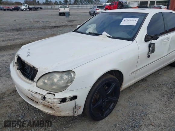 2003 Mercedes-Benz S-Class 4.3L with VIN WDBNG70J83A318268, listed as a IAAI auction lot 41380963 with 243,734 mi miles. Bid and sale history available at carsss.com. Image 6.