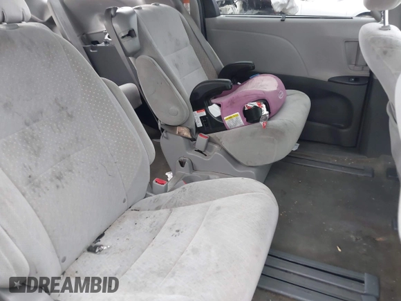 2018 Toyota Sienna LE Auto Access Seat с VIN 5TDKZ3DC8JS909056, выставлен на аукционе IAAI как лот 42362934 с пробегом 157 230 миль миль и . История ставок и продаж доступна на DreamBid. Изображение 8.