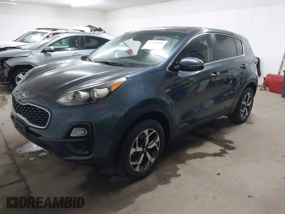 2020 Kia Sportage LX with VIN KNDPMCAC0L7761684, listed as a IAAI auction lot 41148380 with 39,265 mi miles. Bid and sale history available at carsss.com. Image 2.