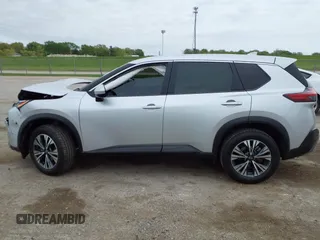 2023 Nissan Rogue SV z VIN JN8BT3BAXPW418861, wystawiony jako IAAI lot #42153059 z przebiegiem 41 641 mil mil oraz . Historia ofert i sprzedaży dostępna na DreamBid. Obrazek 14.