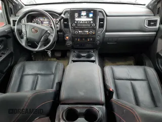 2023 Nissan Titan SV z VIN 1N6AA1ED7PN116504, wystawiony jako Copart lot #77986734 z przebiegiem 31 392 mil mil oraz Szkoda całkowita • Salvage title. Historia ofert i sprzedaży dostępna na DreamBid. Obrazek 8.