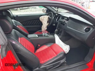 2014 Ford Mustang V6 с VIN 1ZVBP8AM7E5276865, выставлен на аукционе IAAI как лот 42151554 с пробегом 111 460 миль миль и . История ставок и продаж доступна на DreamBid. Изображение 5.
