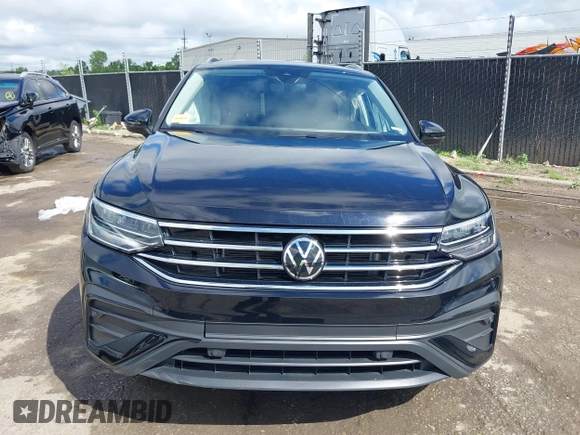 2023 Volkswagen Tiguan SE with VIN 3VV3B7AX4PM136264, listed as a IAAI auction lot 39724241 with 8,774 mi miles and . Bid and sale history available at DreamBid. Image 13.