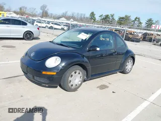 2010 Volkswagen New Beetle Coupe with VIN 3VWPW3AG0AM021811, listed as a IAAI auction lot 41941708 with 121,255 mi miles. Bid and sale history available at carsss.com. Image 2.
