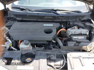 2017 Nissan Rogue SL Hybrid z VIN 5N1ET2MV9HC768242, wystawiony jako IAAI lot #42443514 z przebiegiem 84 879 mil mil oraz . Historia ofert i sprzedaży dostępna na DreamBid. Obrazek 10.