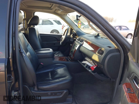 2010 Chevrolet Suburban LTZ with VIN 1GNUKKE3XAR142743, listed as a IAAI auction lot 41413380 with 236,384 mi miles. Bid and sale history available at carsss.com. Image 5.