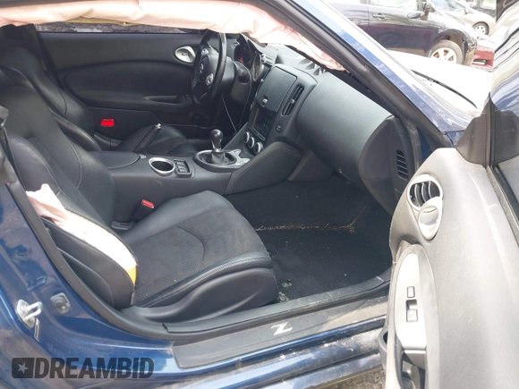 2014 Nissan 370Z Nismo z VIN JN1AZ4EH0EM631950, wystawiony jako IAAI lot #41685567 z przebiegiem 103 282 mil mil oraz . Historia ofert i sprzedaży dostępna na DreamBid. Obrazek 5.
