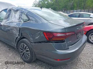 2019 Volkswagen Jetta S z VIN 3VWC57BUXKM121316, wystawiony jako IAAI lot #42290107 z przebiegiem 117 371 mil mil oraz . Historia ofert i sprzedaży dostępna na DreamBid. Obrazek 6.