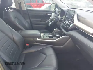 2021 Toyota Highlander XLE with VIN 5TDGZRAH4MS532366, listed as a IAAI auction lot 42603712 with 128,861 mi miles and . Bid and sale history available at DreamBid. Image 5.
