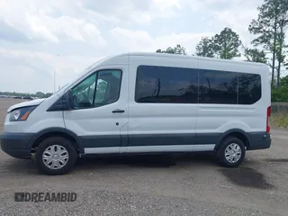 2017 Ford Transit z VIN 1FTYR2CM1HKB49066, wystawiony jako IAAI lot #42382169 z przebiegiem 42 150 mil mil oraz . Historia ofert i sprzedaży dostępna na DreamBid. Obrazek 14.