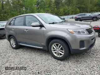 2015 Kia Sorento LX z VIN 5XYKTCA62FG564840, wystawiony jako Copart lot #57957775 z przebiegiem 98 750 mil mil oraz Czysty tytuł • Clean title. Historia ofert i sprzedaży dostępna na DreamBid. Obrazek 4.