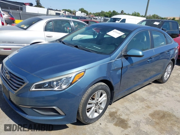 2016 Hyundai Sonata SE z VIN 5NPE24AF2GH290815, wystawiony jako IAAI lot #42314347 z przebiegiem 126 116 mil mil oraz . Historia ofert i sprzedaży dostępna na DreamBid. Obrazek 18.