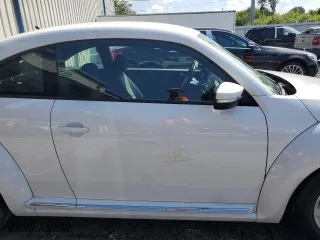 2019 Volkswagen Beetle S with VIN 3VWFD7AT7KM707237, listed as a Copart auction lot 73849404 with 0 mi miles and Non Repairable. Bid and sale history available at carsss.com. Image 12.