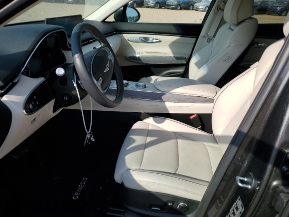2024 Genesis GV70 2.5T z VIN 5NMMADTB5RH007753, wystawiony jako Copart lot #63099864 z przebiegiem 2 651 mil mil oraz Szkoda całkowita • Salvage title. Historia ofert i sprzedaży dostępna na DreamBid. Obrazek 7.