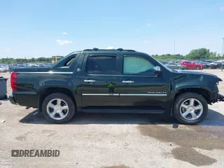 2013 Chevrolet Avalanche LTZ with VIN 3GNTKGE77DG331947, listed as a IAAI auction lot 42396775 with 119,150 mi miles and . Bid and sale history available at DreamBid. Image 14.