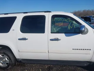 2007 Chevrolet Suburban LTZ with VIN 3GNFK16347G200999, listed as a IAAI auction lot 41392205 with 115,656 mi miles. Bid and sale history available at carsss.com. Image 13.