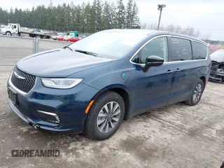 2024 Chrysler Pacifica Hybrid Select z VIN 2C4RC1S73RR188434, wystawiony jako IAAI lot #41857086 z przebiegiem 19 244 mil mil oraz . Historia ofert i sprzedaży dostępna na DreamBid. Obrazek 17.