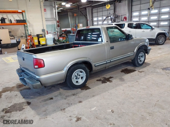 2000 Chevrolet S-10 LS with VIN 1GCCS1449YK187118, listed as a IAAI auction lot 41278247 with 0 mi miles. Bid and sale history available at carsss.com. Image 4.