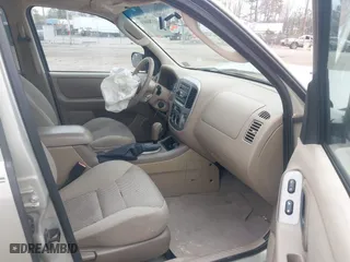 2005 Ford Escape XLT with VIN 1FMYU93135DA07844, listed as a IAAI auction lot 41786019 with 118,840 mi miles. Bid and sale history available at carsss.com. Image 5.