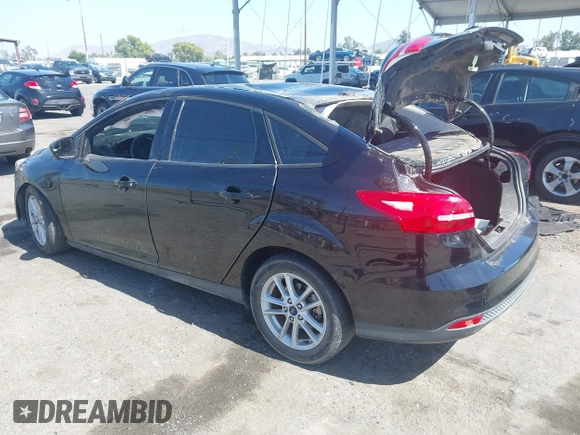 2018 Ford Focus SE z VIN 1FADP3FE9JL303933, wystawiony jako IAAI lot #42530171 z przebiegiem Nie podano mil oraz . Historia ofert i sprzedaży dostępna na DreamBid. Obrazek 3.