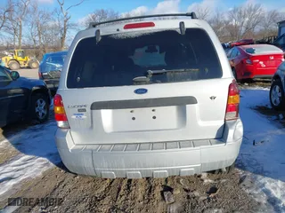 2007 Ford Escape XLT with VIN 1FMCU03127KA61978, listed as a IAAI auction lot 41371360 with 179,025 mi miles. Bid and sale history available at carsss.com. Image 16.