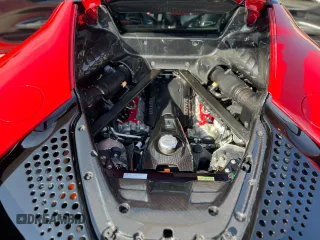 2021 Ferrari SF90 z VIN ZFF95NLA4M0265120, wystawiony jako Copart lot #58449645 z przebiegiem 5000 mil mil oraz Szkody całkowita. Historia ofert i sprzedaży dostępna na DreamBid. Obrazek 7.