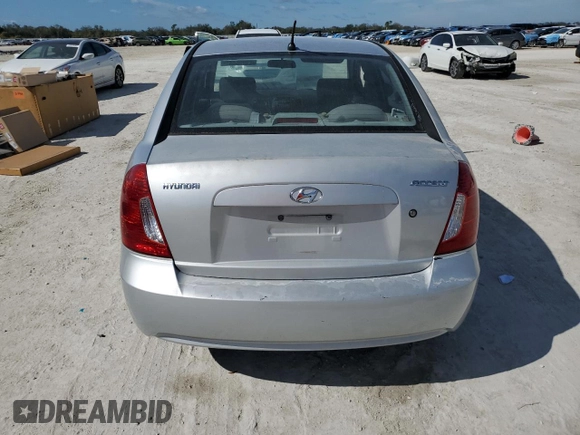 2007 Hyundai Accent GL z VIN KMHCN45C77U073194, wystawiony jako Copart lot #42955445 z przebiegiem 248 364 mil mil oraz Nie do naprawy • Non repairable. Historia ofert i sprzedaży dostępna na DreamBid. Obrazek 6.