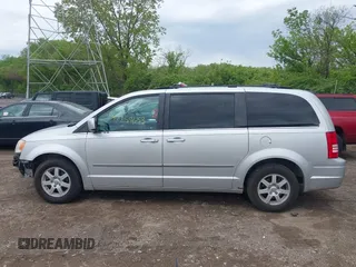 2010 Chrysler Town & Country Touring z VIN 2A4RR5D16AR305744, wystawiony jako IAAI lot #42159653 z przebiegiem 189 993 mil mil oraz . Historia ofert i sprzedaży dostępna na DreamBid. Obrazek 15.
