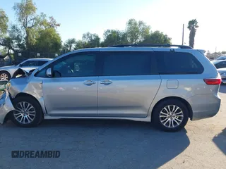 2020 Toyota Sienna XLE Auto Access Seat with VIN 5TDYZ3DC0LS049229, listed as a IAAI auction lot 41635807 with 102,674 mi miles. Bid and sale history available at carsss.com. Image 14.